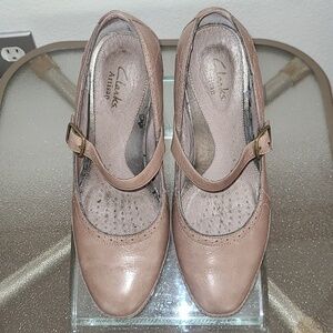 Clarks Artisan Mary Jane Block Heel Pumps in Taupe